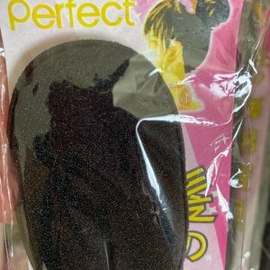 2 packs of hair-bun stick for easy roll and keep your hair stay up